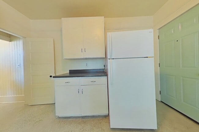 Building Photo - 1 Bedroom Apartment ~ Close to Campus