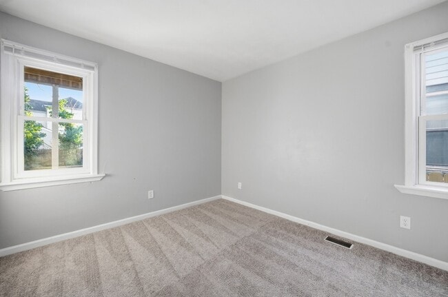 Building Photo - 243 W 32nd St