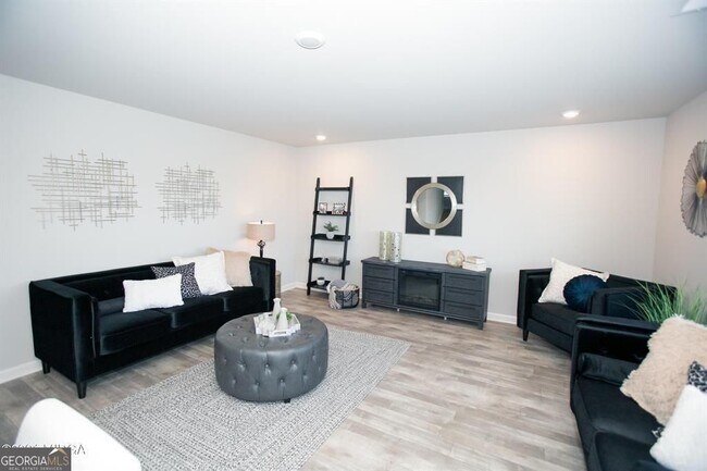 Foto del edificio - 178 Goodall Woods Dr