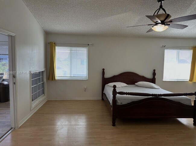 Foto del edificio - 18849 NW 78th Pl