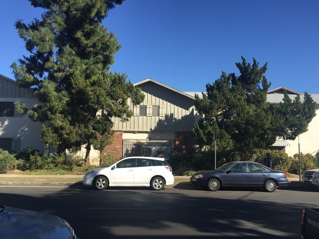 Primary Photo - 6167 Reseda Blvd