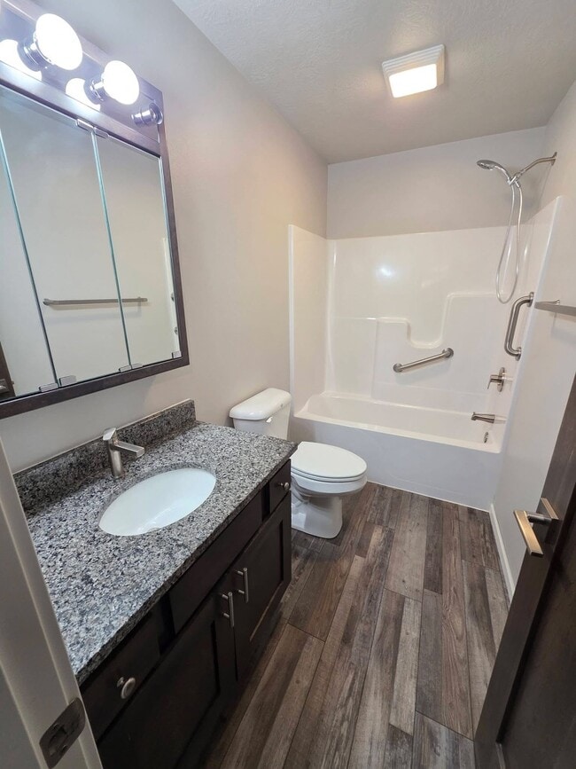 Foto del edificio - 2050 Quail St