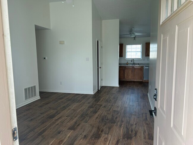 Sala de estar - 1486 Michigan Rd