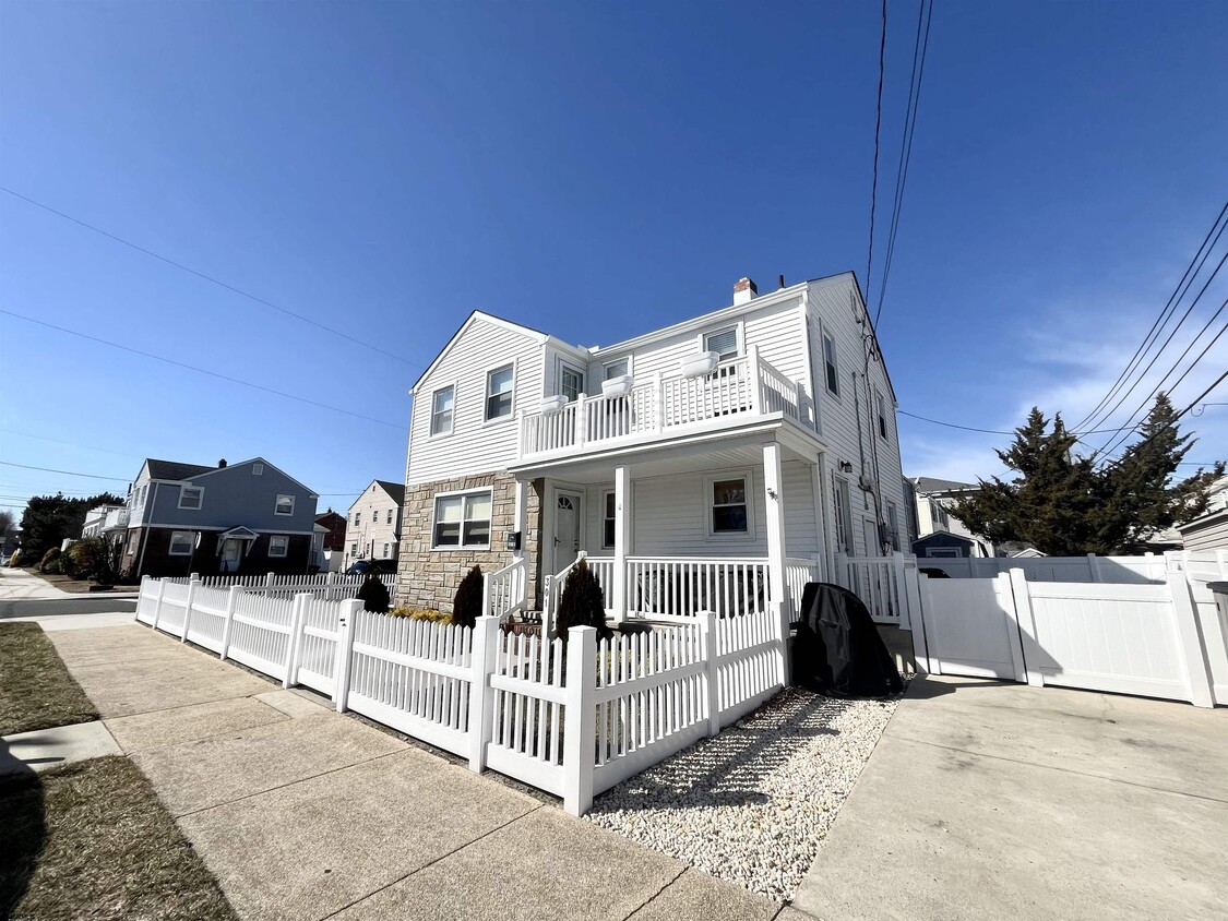 Primary Photo - 301 N Harding Ave