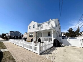 Building Photo - 301 N Harding Ave
