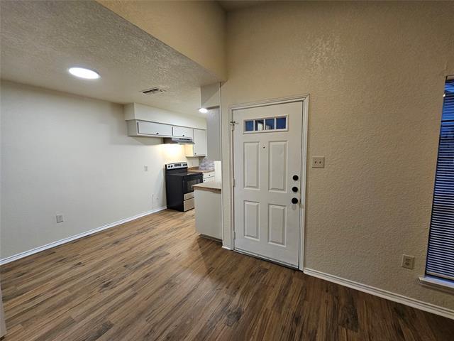 Building Photo - 3149 Tudor Ln