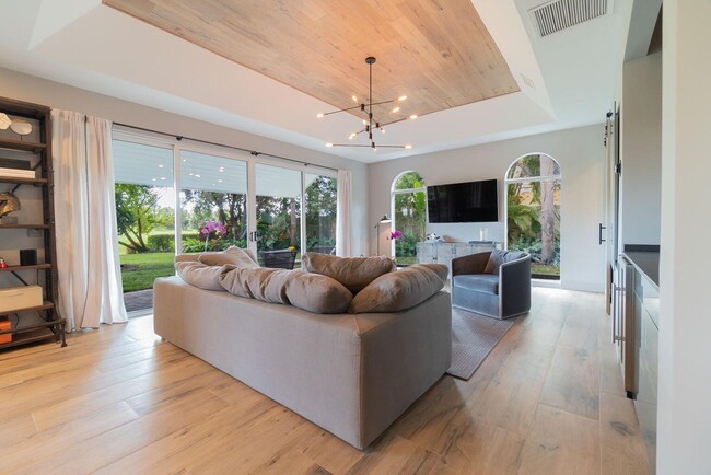 Building Photo - 11829 Pebblewood Dr