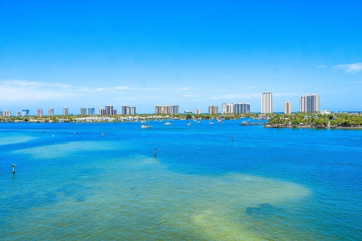 Foto principal - 2640 Lake Shore Dr