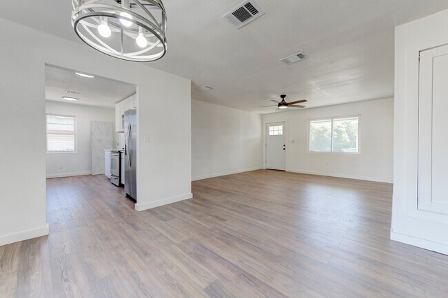 Building Photo - 1106 S 23rd St