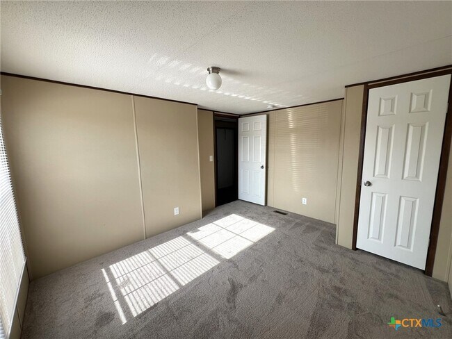 Foto del edificio - 1911 Wald Rd