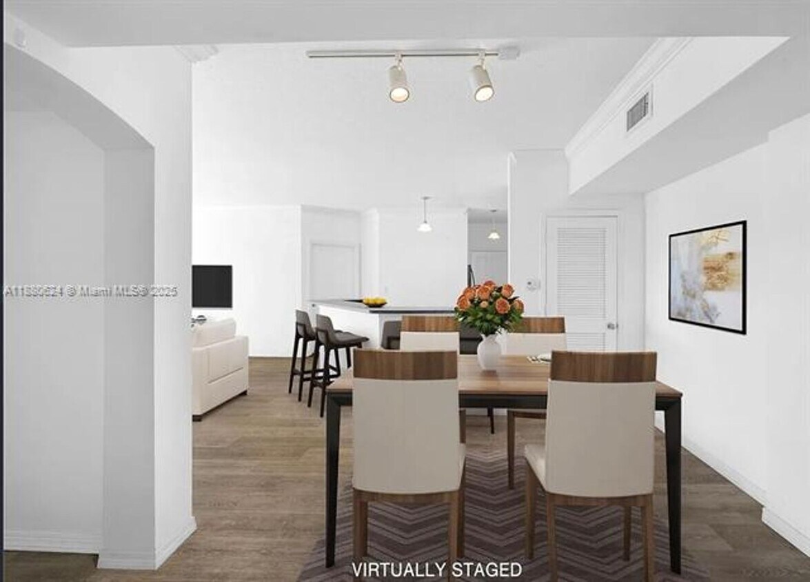 Foto principal - 9172 Collins Ave