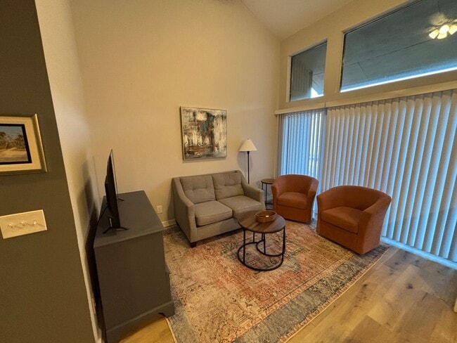 Building Photo - 3 Bedroom / 2 Bath End-Unit Condo in Crossland Downs – Across from the AU Vet School