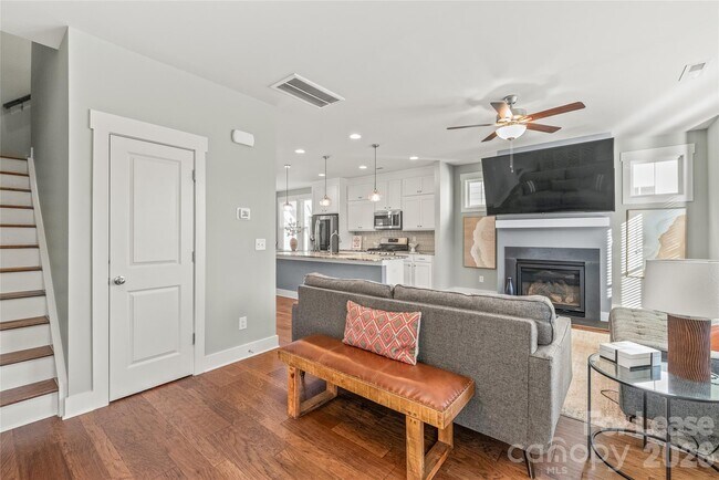 Building Photo - 554 Amalfi Dr