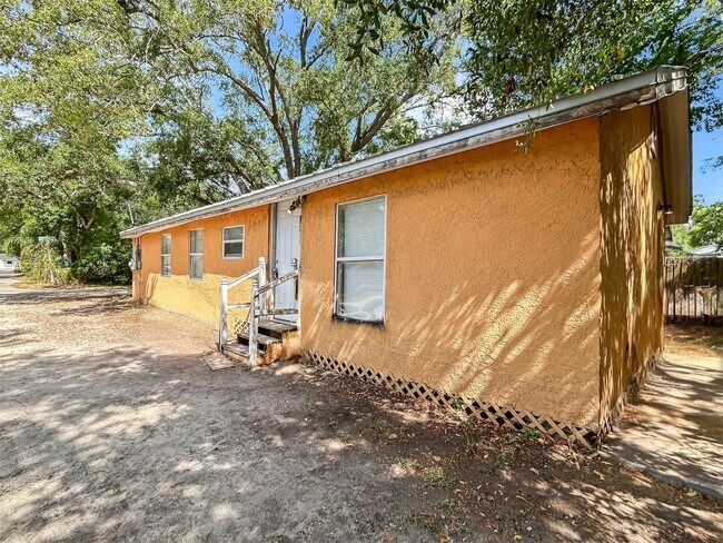 Foto del edificio - Spacious Tampa Home for Rent | Great Location & Large Yard! 3bed |2bath