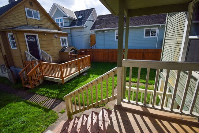 Building Photo - 2BDRM Home Available NOW in Sabin Neighborhood!