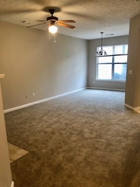 Foto del edificio - 6283 Shoreview Cir