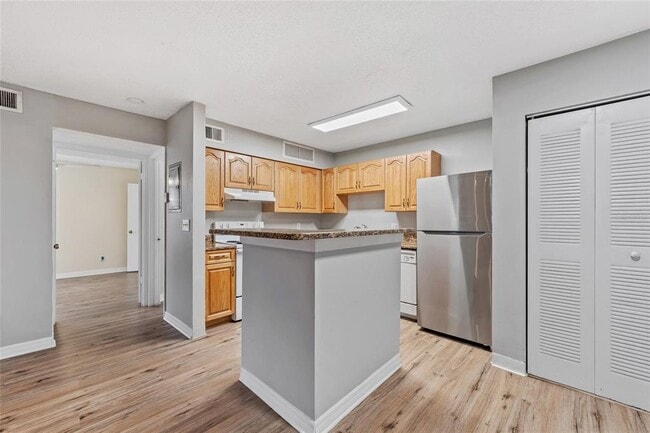 Foto del edificio - 370 Lake Placid Ct
