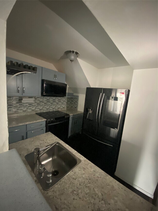 Foto del edificio - 10811 Richmond Ave.