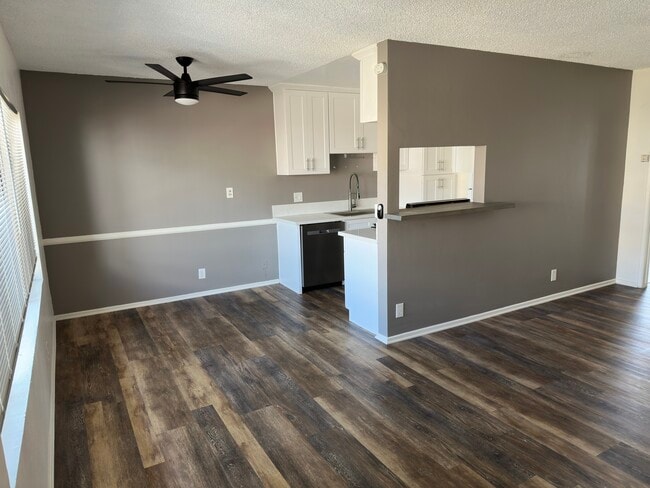Building Photo - 1547 Saltair S Ave