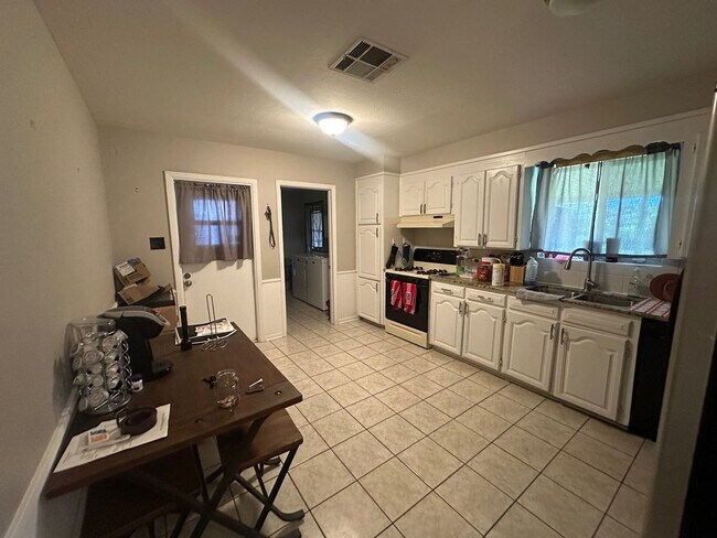 Building Photo - 5309 Jonquil St