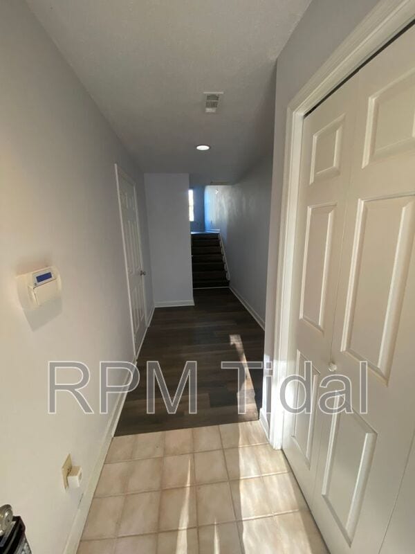 Building Photo - 610 Guy Ln
