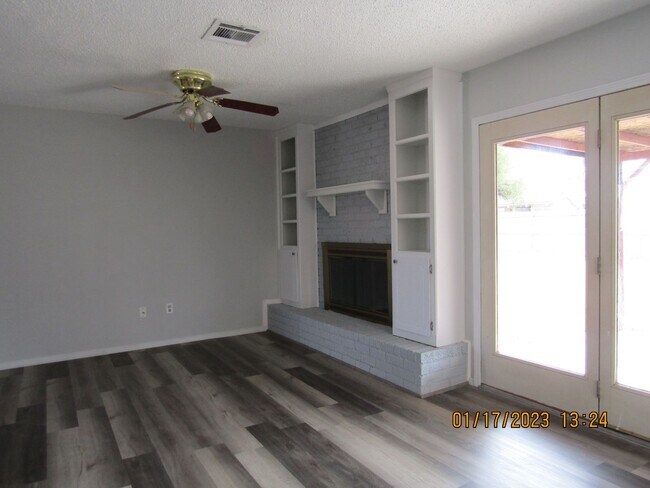 Foto del edificio - West side home located close to shopping, ...