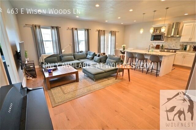 Foto del edificio - Stunning 6 Bedroom Fort Union Home! No Dep...