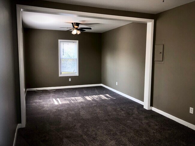 Building Photo - Pets Welcome! Spacious 2BR w/ Double Parlo...