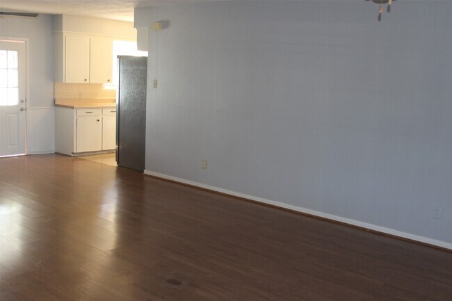 Foto del edificio - 3911 Bethel Blvd