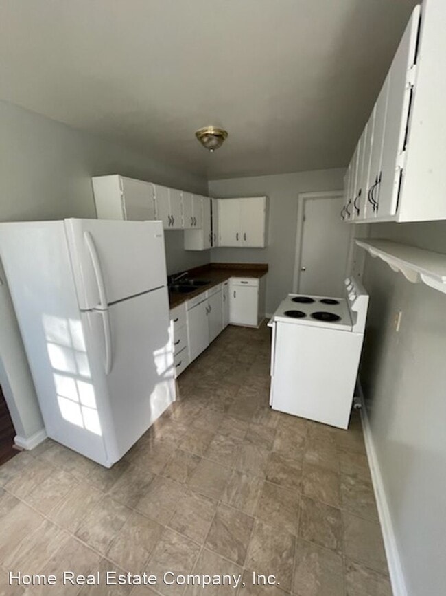 Building Photo - 3 br, 1 bath House - 1249 Reynolds Blvd