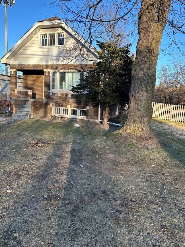 Building Photo - 55 E River Rd