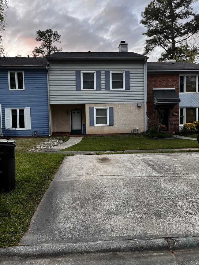 Foto del edificio - 3003 Creek View Ct