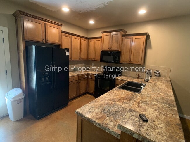 Building Photo - 2884 Muzzy St