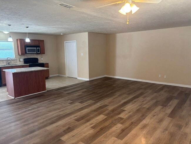 Foto del edificio - 474 Sweetbriar Dr