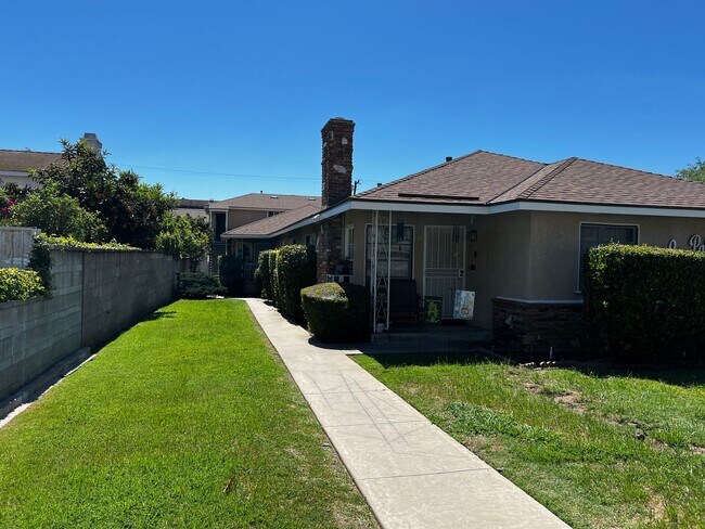 Building Photo - 2 Bedroom 1 Bath Apartment for Rent in Arcadia with New Ductless A/C