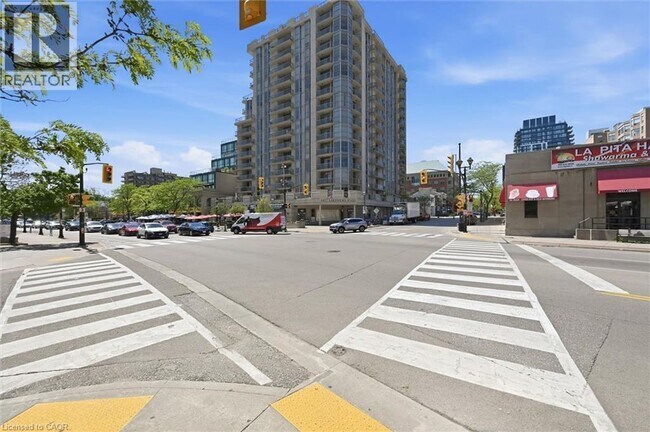 Photo du bâtiment - 1477 Lakeshore Rd.