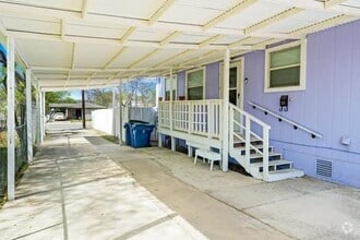 Building Photo - 220 W Davis St