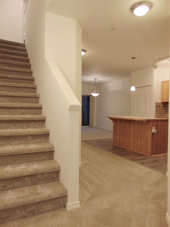 Foto del edificio - Lovely and Spacious 2 BR/1.75 BA Kirkland ...