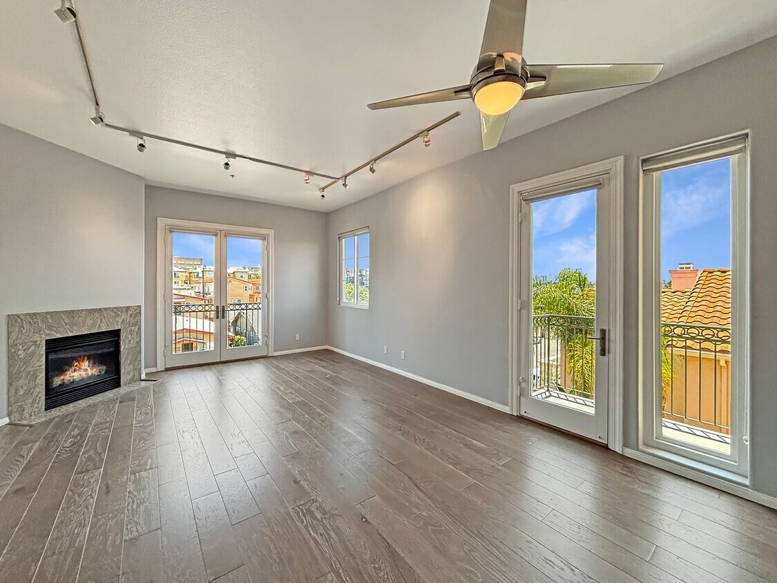 Foto principal - Updated 2B/2BA Condo in Hillcrest W/ Parki...