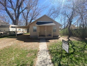Building Photo - 750 E 300 N