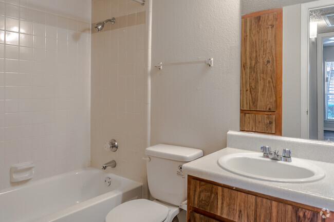 1BR,1BA- 594SF - A1 Bathroom - Creekstone