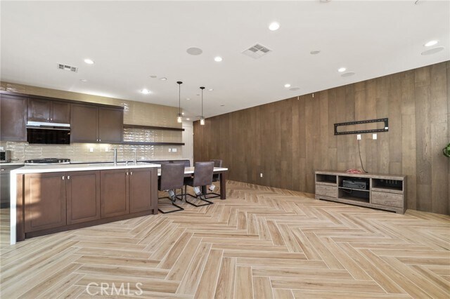 Building Photo - 306 Finch