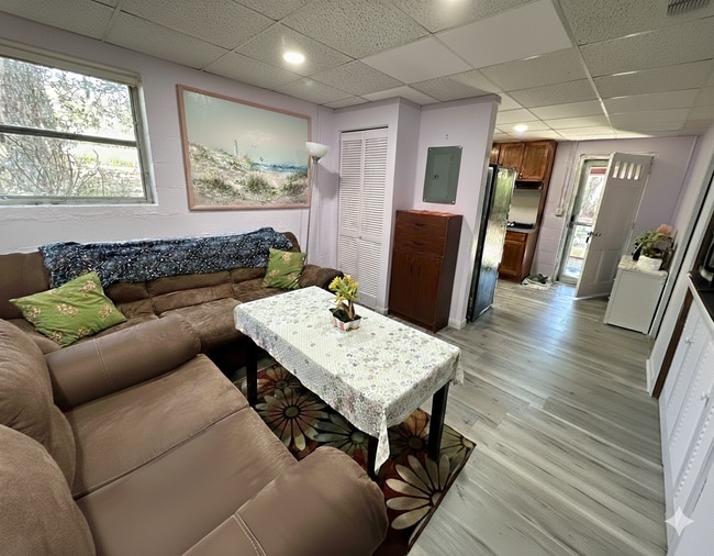 Living Room - 923 Abbiegail Dr House