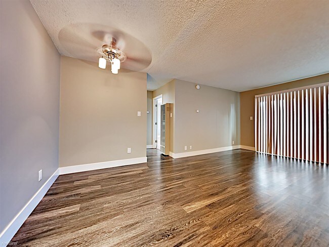 Building Photo - 3 br, 1 bath  - 1025 35th Ave Apt 16