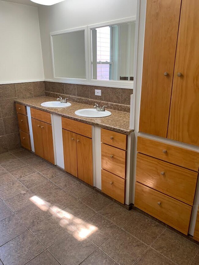 Foto del edificio - 928 W 3rd St