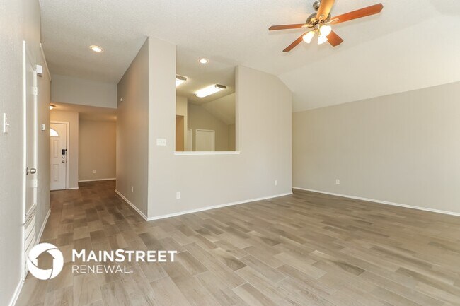 Foto del edificio - 6111 Inks Lake Dr