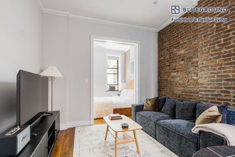 Building Photo - 246 Mott St