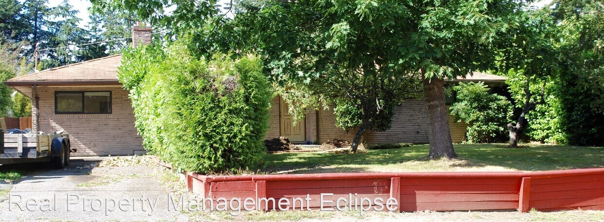 Primary Photo - 3 br, 1 bath House - 6633 193rd St SW