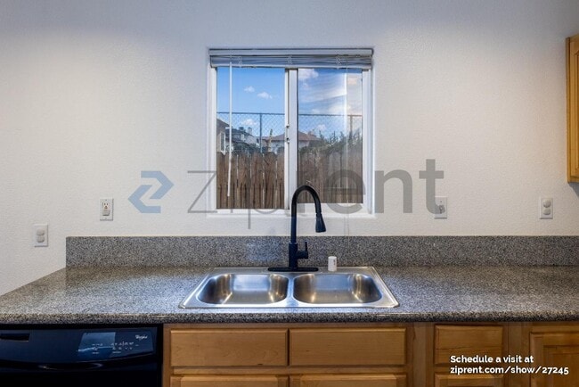 Building Photo - Unit 2