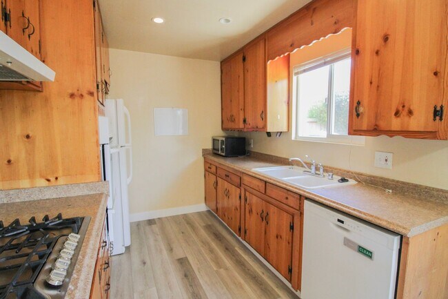 Building Photo - 1778 Vicente Dr